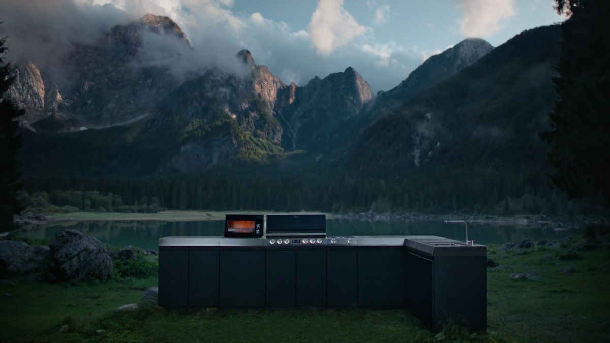 Miele Aussenküche mit Fire Pro Gasgrill und Sear Pro Oberhitzegrill